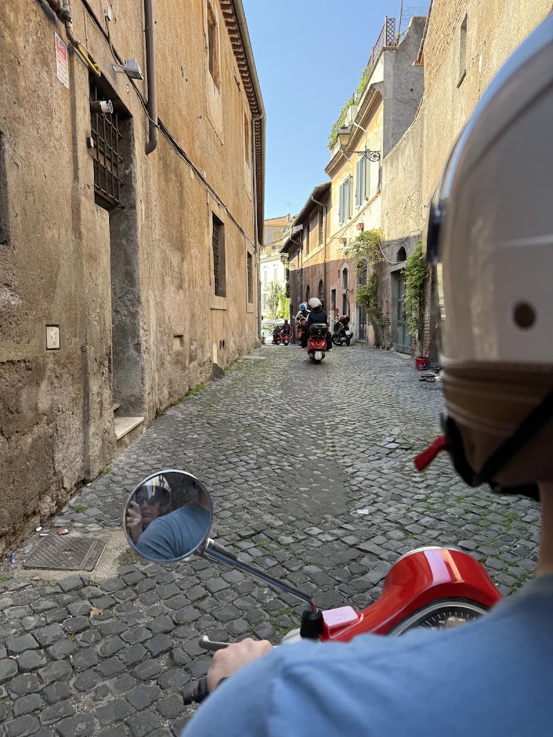 VESPA TOUR OF ROME - ROME BY VESPA - VESPA TOUR OF ROME - ROME BY VESPA, Via della Madonna dei Monti, 00184 Roma RM, Italy