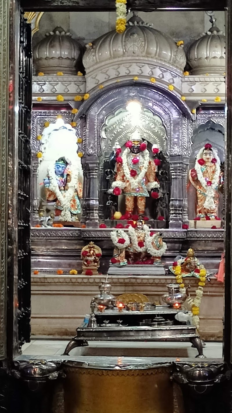 Shri Dwarkadhish Gopal Mandir Ujjain - Shri Dwarkadhish Gopal Mandir Ujjain Mahakaal Temple, Patni Bazar, Kamri Marg, Ujjain, Madhya Pradesh 456006, India