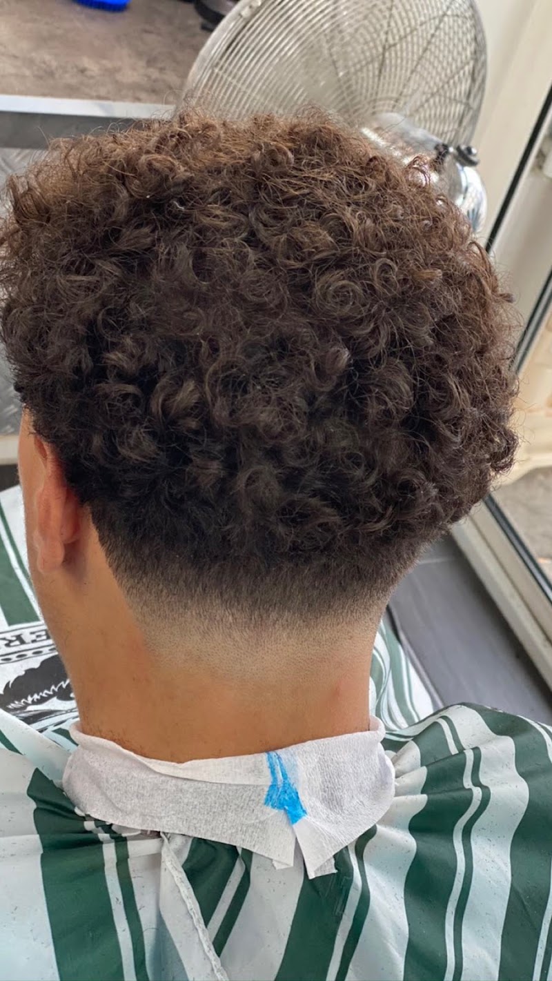 Kapsalon Mondial ✂ - Kapsalon Mondial ✂, Goudse Rijweg 13B, 3061 DA Rotterdam, Netherlands