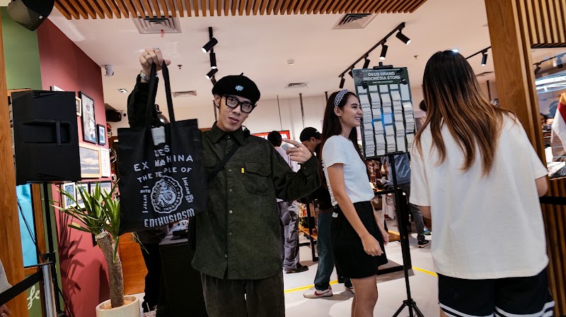 Deus Ex Machina - Grand Indonesia - Deus Ex Machina - Grand Indonesia, Skybridge Level 2, Grand Indonesia, Jl. M.H. Thamrin No.1, Kb. Melati, Kecamatan Tanah Abang, Kota Jakarta Pusat, Daerah Khusus Ibukota Jakarta 10310, Indonesia