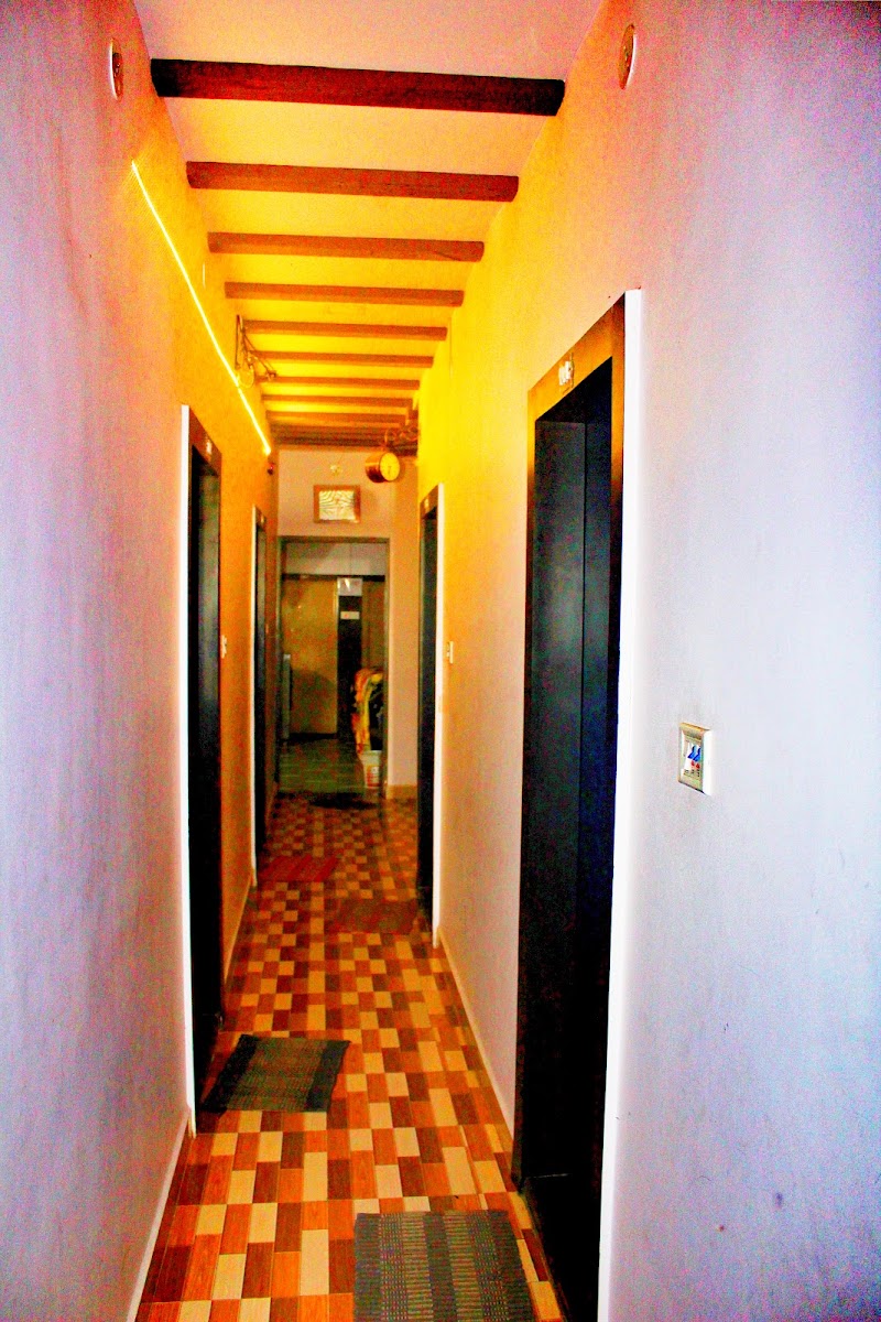 Mansarovar Guest House Near Mahakal Temple Ujjain - Mansarovar Guest House Near Mahakal Temple Ujjain, 31 Kaharwadi Ramghat Road Infront of Kumrawat Dham Dharamshala, Harsiddhi Gate, Ujjain, Madhya Pradesh 456006, India