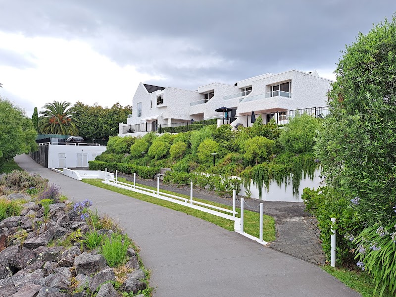Lake Edge Resort - Lake Edge Resort 275 Lake Terrace, Waipahihi, Taupō 3330, New Zealand
