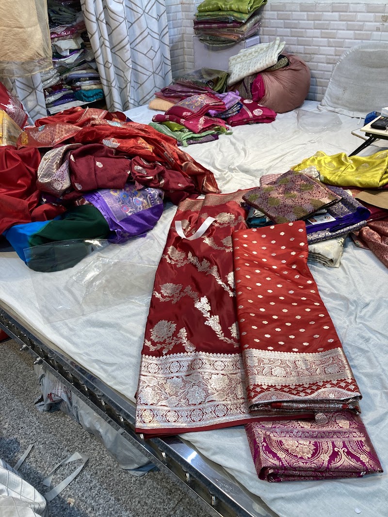 Banarasi Weavers Shop - Banarasi Weavers Shop, B 21/195, Bawan Nagar Park, PLOT NO-5, Kamachha Rd, near Central Hindu boys school, Ashfaq Nagar, Bhelupur, Varanasi, Uttar Pradesh 221010, India