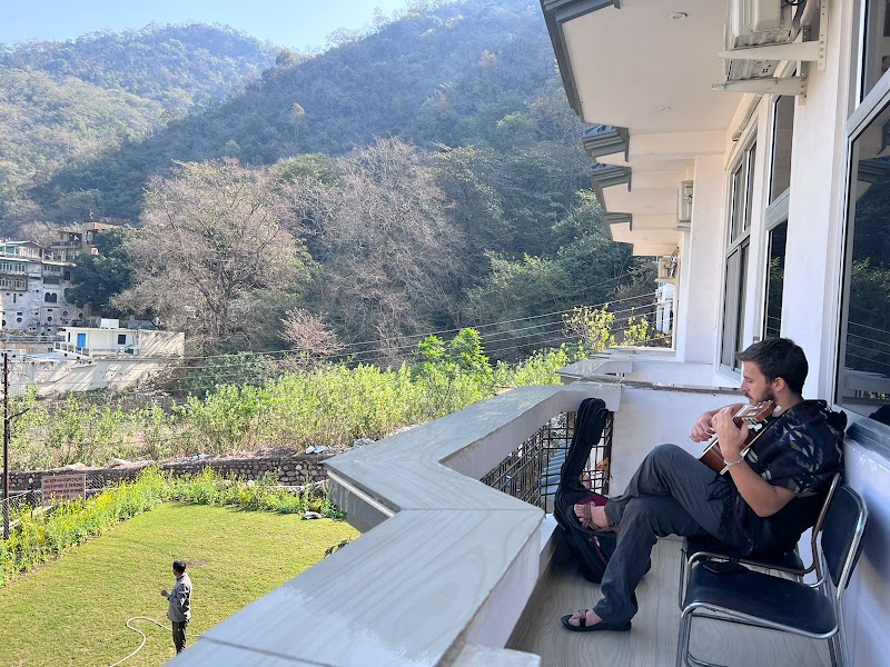 Hotel Manikut - Hotel Manikut opposite to Royal Cafe, Laxman Jhula, Rishikesh, Jonk, Uttarakhand 249302, India