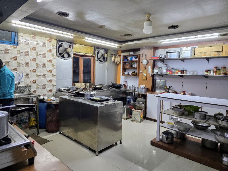 SHREE SANSKAR PURE VEG RESTAURANT - SHREE SANSKAR PURE VEG RESTAURANT M G Marg, Nam Nang Rd, Vishal Gaon, Gangtok, Sikkim 737101, India