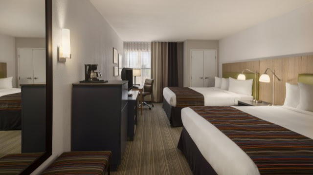 GreenTree Inn & Suites Phoenix Sky Harbor - GreenTree Inn & Suites Phoenix Sky Harbor, 4234 S 48th St, Phoenix, AZ 85040, USA