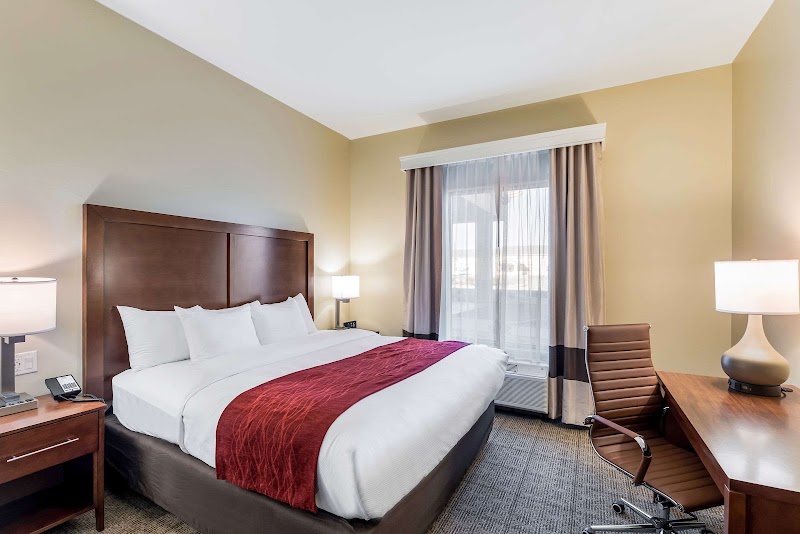 Comfort Inn & Suites Zion Park Area - Comfort Inn & Suites Zion Park Area 45 N 2600 W, Hurricane, UT 84737, USA