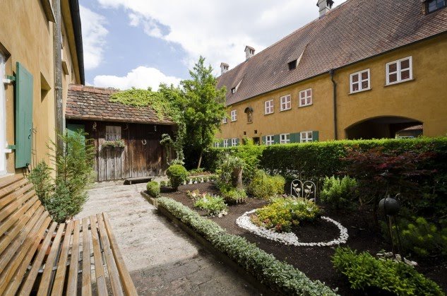 Fuggerei - Fuggerei, Jakoberstraße 26, 86152 Augsburg, Germany