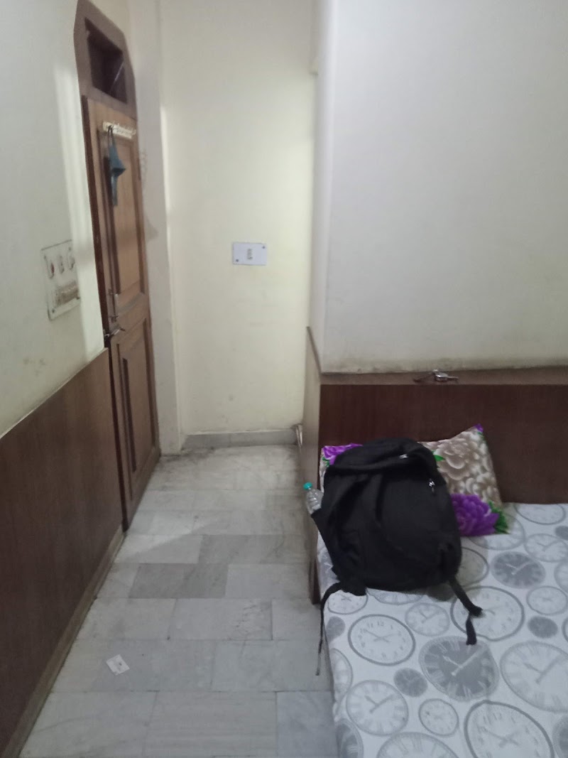 Mahesh Guest House - Mahesh Guest House, Shop No. T-316, General Market, Ramdwara Rd, near Khanna Cinema, Bazar Sangatrashan, Sidarth Basti, Bharat Nagar, Paharganj, New Delhi, Delhi 110055, India