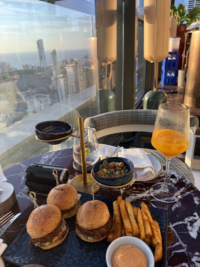 AER - AER 34th Floor, 1/136, Dr Elijah Moses Rd, Gandhi Nagar, Upper Worli, Worli, Mumbai, Maharashtra 400018, India