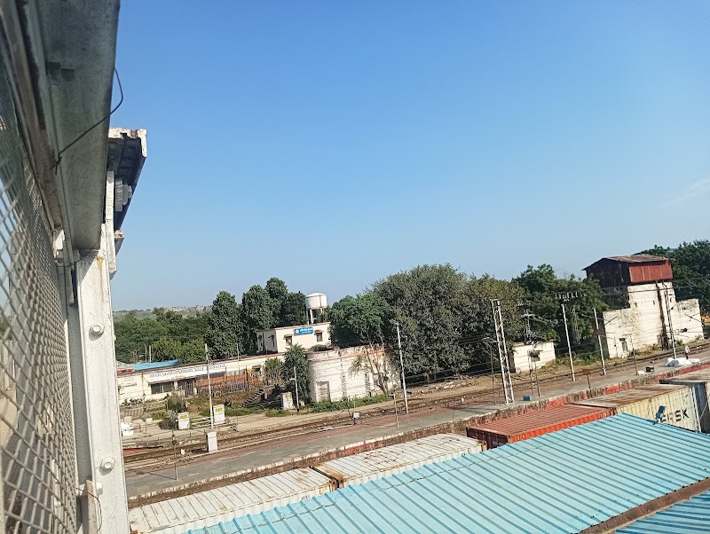 Gwalior Junction Railway Station platform 2 - Gwalior Junction Railway Station platform 2, 659M+26X, Junction, Railway Colony, Gwalior, Madhya Pradesh 474002, India