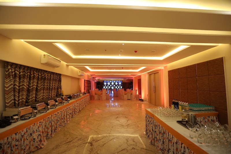 Tripli Hotels Shourya Residency - Tripli Hotels Shourya Residency Lake Palace Road, Gulab Bagh Rd, near Vintage Car Museum, Old City, Brahmpuri, Udaipur, Rajasthan 313001, India