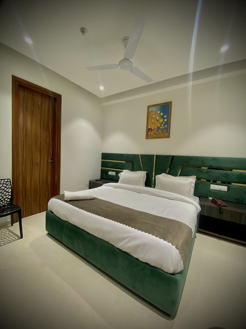 Hotel Heritage - Hotel Heritage SCO 32, SILVER CITY, MAIN, AMBALA, HIGHWAY, Zirakpur, Gazipur, Punjab 140603, India