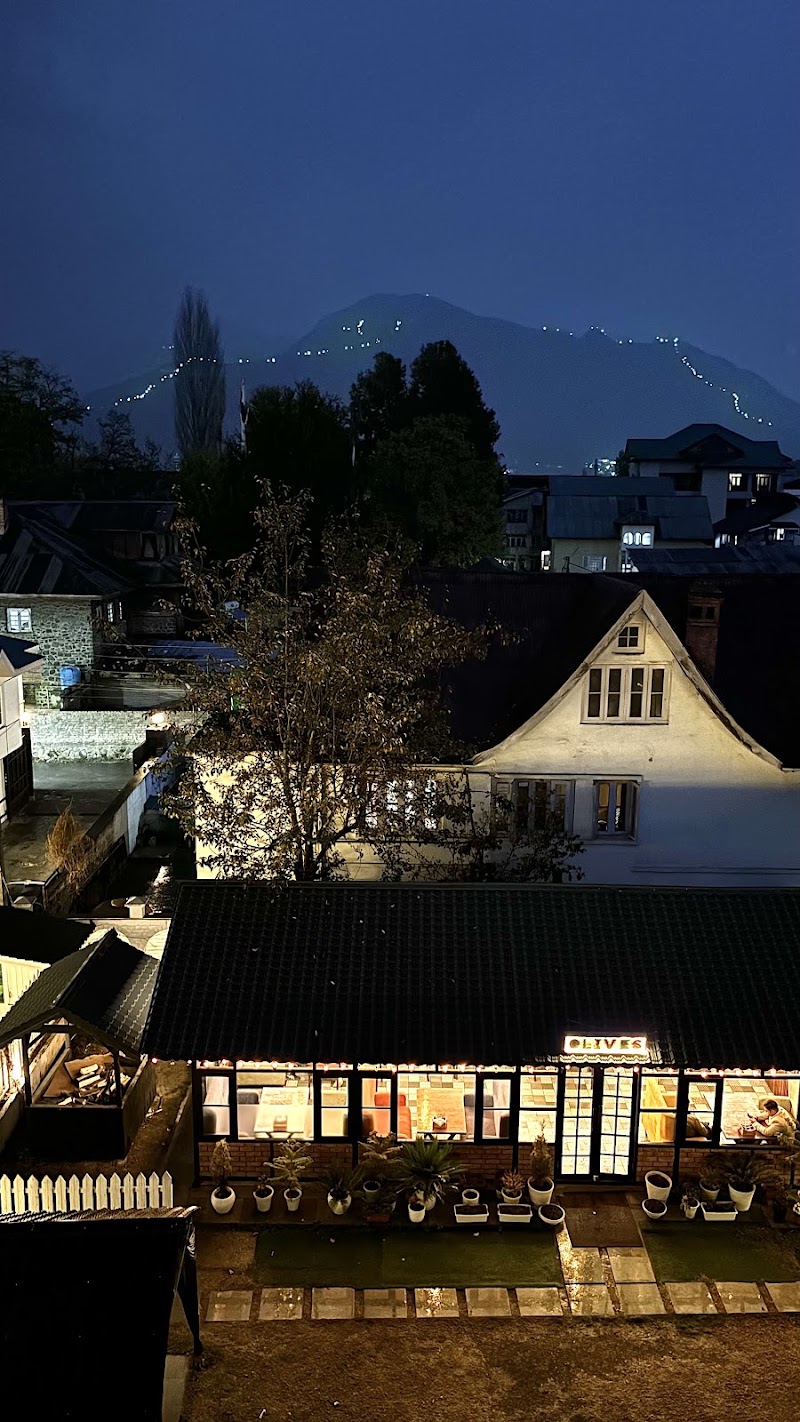 Hotel Firdous By Solaire - Hotel Firdous By Solaire near BOMBAY INTERNATIONAL HOTEL, Ikhrajpora, Rajbagh, Srinagar, 190004