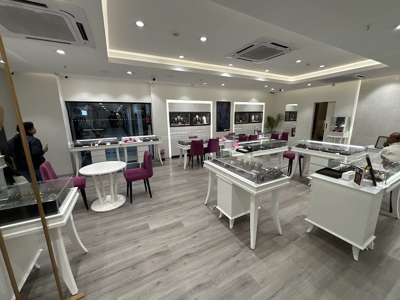 CaratLane Jewellery Vinayak Plaza, Varanasi - CaratLane Jewellery Vinayak Plaza, Varanasi, Lahurabir Rd, Shop 11, Ground Floor, Tower A, Maldahiya Crossing, Maldahiya, Chetganj, Varanasi, Uttar Pradesh 221002, India