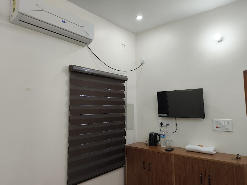Kusum Homestay - Kusum Homestay Reliance Tower, Ayodhya Dham, 4/7/98, Raiganj Rd, near to Ram Mandir Road, Dant Dhawan Kund, New Colony, Ayodhya, Uttar Pradesh 224123, India