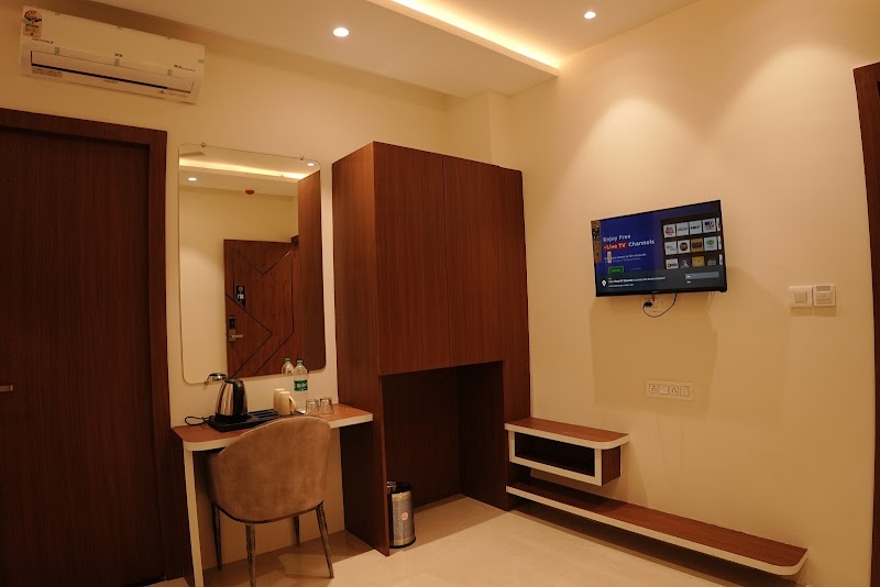 Hotel Mantri Ji - Hotel Mantri Ji A-6/5 Mahakal vanijya Kendra, Nanakheda, Mahakal Vanijya, Ujjain, Madhya Pradesh 456010, India