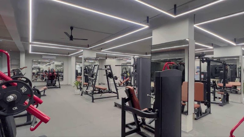 INTENSITY DEN GYM - INTENSITY DEN GYM, Besides to Central Bank of Plot No. 2/1, Main Road, Radhika Nagar, Bhilai, Chhattisgarh 490023, India