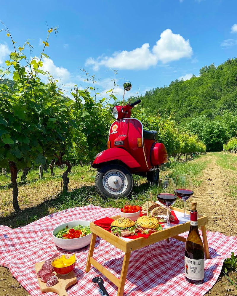 Vintage Experience - Vespa Langhe Tour - Vintage Experience - Vespa Langhe Tour, Guarene CN IT, C.so Asti, 68/70, 12050 Vaccheria CN, Italy