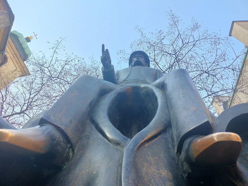 Statue of Franz Kafka - Statue of Franz Kafka, Dušní, 110 00 Praha 1-Staré Město, Czechia