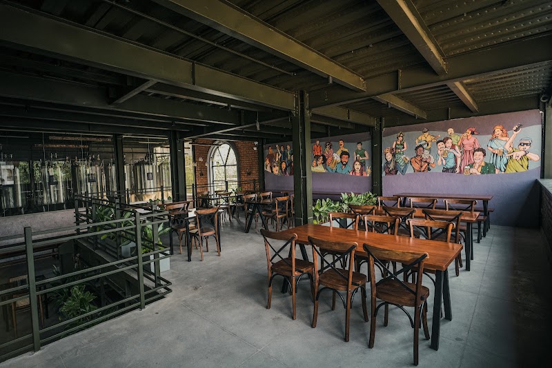 Deck of Brews- Brewery & Kitchen