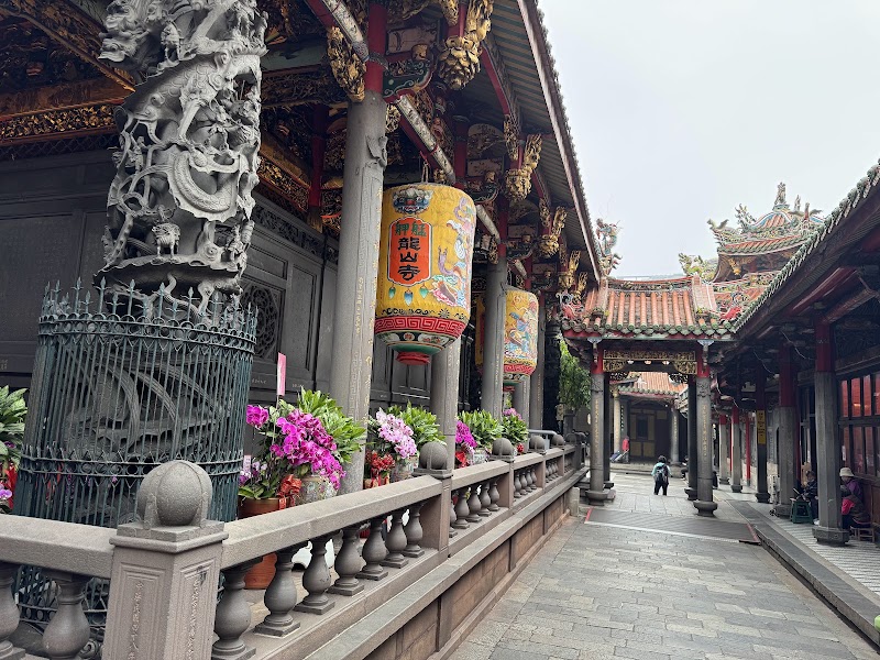 Lungshan Temple - Lungshan Temple, No. 211, Guangzhou St, Wanhua District, Taipei City, Taiwan 10853