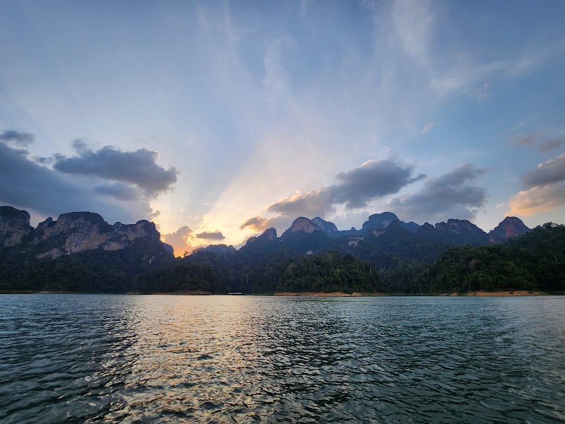 Ratchaprapha Marina - Ratchaprapha Marina, XRGC+W5R เขื่อนรัชชประภา, Unnamed Rd Tambon Khao Wong, Amphoe Ban Ta Khun, Chang Wat Surat Thani 84230, Thailand