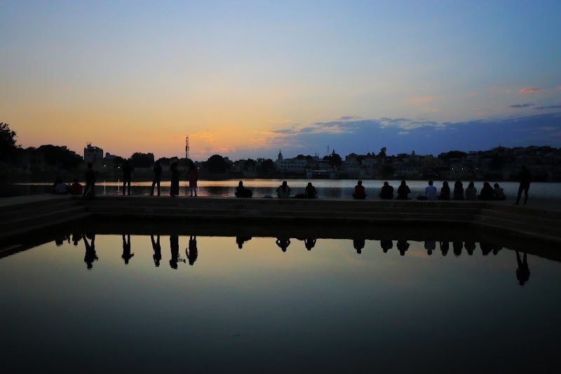 Jaipur ghat, pushkar - Jaipur ghat, pushkar, FHP4+QFG, Lake Footway, Pushkar, Rajasthan 305022, India