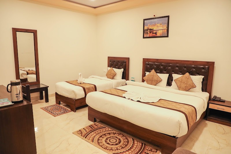 HOTEL RATNAM PALACE - HOTEL RATNAM PALACE POLICE CHOWKI LANE, near PARAGON MOBILE, Udaipole, Jawahar Nagar, Ganga Gali, Udaipur, Rajasthan 313001, India