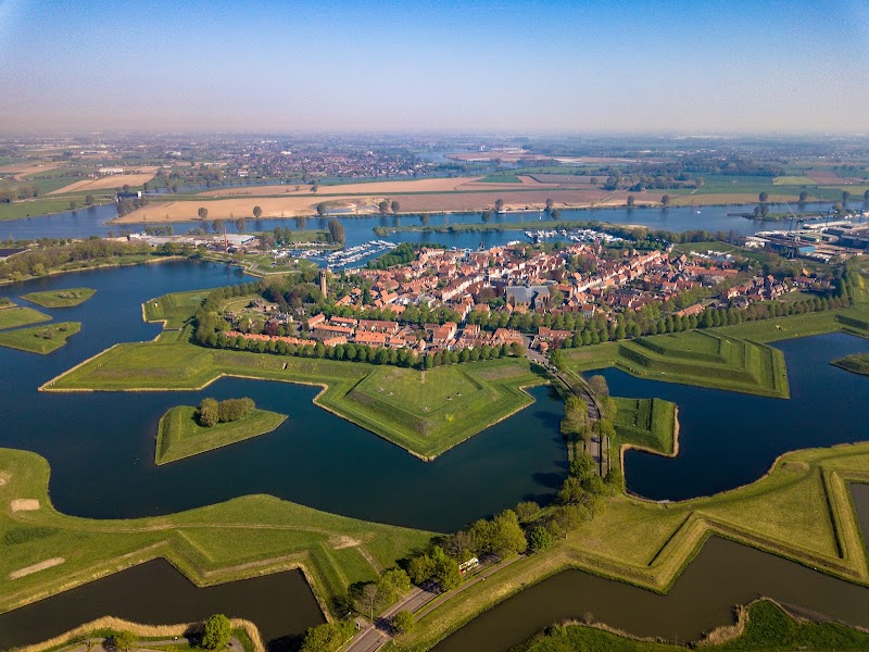 Winkelen en Restaurants in Heusden Vesting-Ondernemersvereniging Heusden Vesting - Winkelen en Restaurants in Heusden Vesting-Ondernemersvereniging Heusden Vesting Botermarkt 12, 5256 AV Heusden, Netherlands
