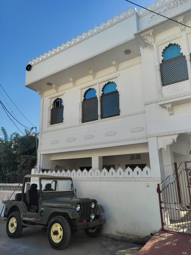 Udaipur Hotel - Udaipur Hotel HMHW+JQH, Outside Surajpole, Toran Bawri, Surajpole, Ganesh Ghati, Udaipur, Rajasthan 313001, India