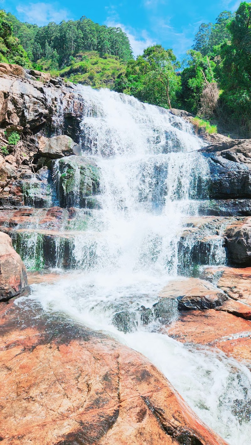 Bomburu Ella Waterfall - Bomburu Ella Waterfall, Galpalama, Sri Lanka