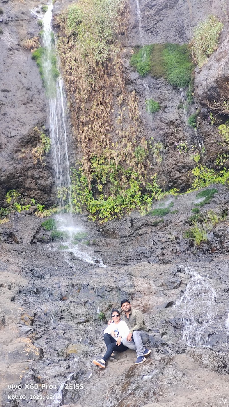 Mettale Waterfall - Mettale Waterfall WJCH+762, Mettale, Dudhoshi, Maharashtra 412806, India