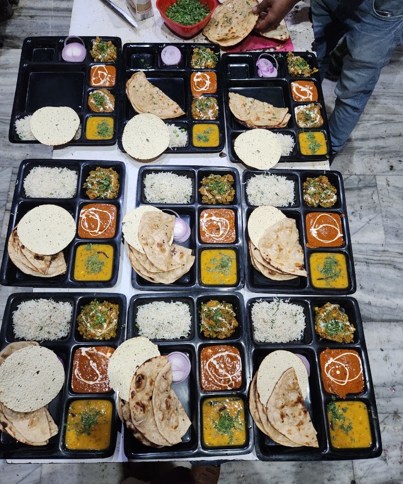 Mauji's Pure Veg Restaurant - Mauji's Pure Veg Restaurant 246/199 Infront of Anand Bhawan, Colonelganj Rd, Colnel Ganj, George Town, Prayagraj, Uttar Pradesh 211002, India