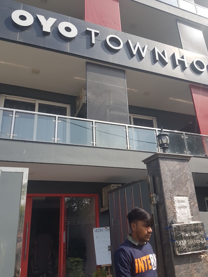 Townhouse Infinity stays - Townhouse Infinity stays 183p, Medicity, Islampur Colony, Sector 38, Gurugram, Haryana 122018, India