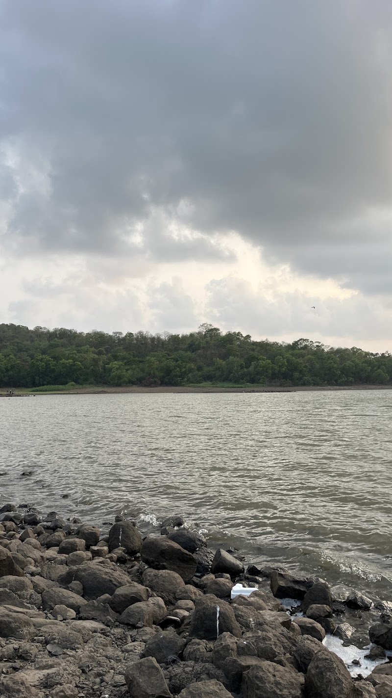 Vihar Lake - Vihar Lake 4WXC+6MP, Pipe Line Rd, Bhandup Complex, Khindipada, Bhandup West, Mumbai, Maharashtra 400082, India