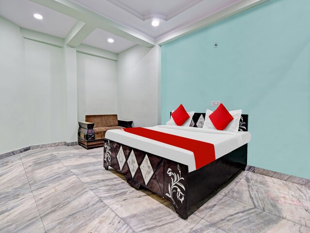 Hotel O by OYO Diamond Inns - Hotel O by OYO Diamond Inns Plot No -20 block c, near Metro Pillar No 82, Atta Market, Sector 18, Sector 57, Noida, Uttar Pradesh 201309, India