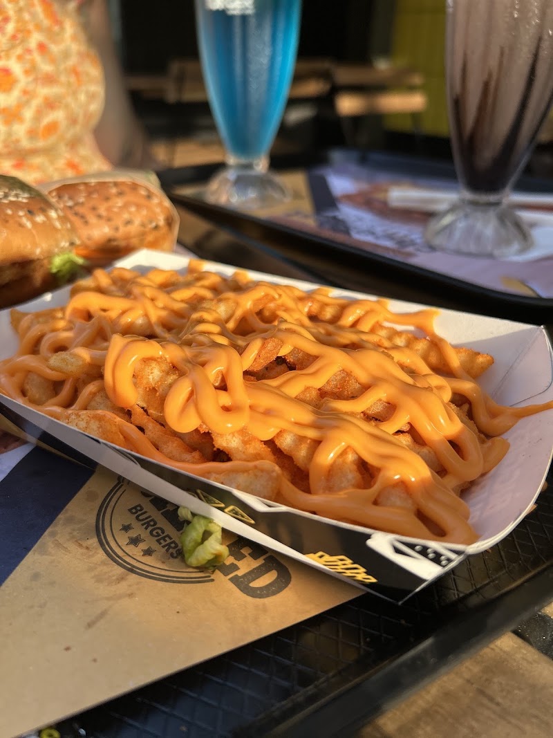 Biggies Burger: Bandra - Biggies Burger: Bandra Gagangiri CHS Ltd, Plot 21, Sangeet Samrat Naushad Ali Rd, opposite Carter Promenade, Union Park, Pali Hill, Mumbai, Maharashtra 400052, India
