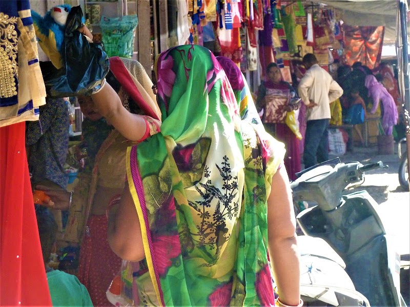 Sardar Market Girdikot - Sardar Market Girdikot, Nai Sarak Sardar Market, Cirdikot, 72WF+8G7, Clock Tower Rd, Ghantaghar Market, Jodhpur, Rajasthan 342001, India