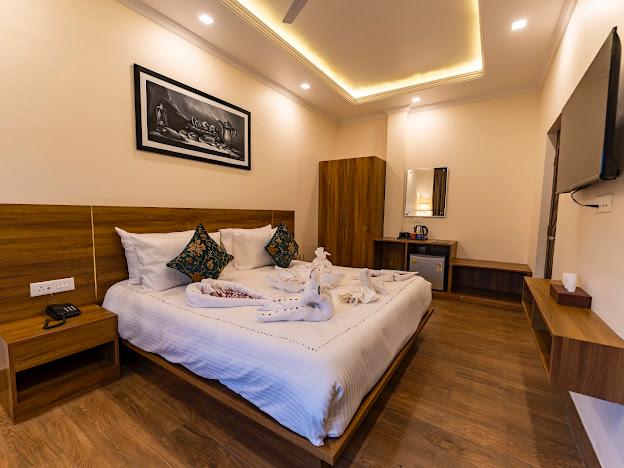 Hotel Firdous By Solaire - Hotel Firdous By Solaire near BOMBAY INTERNATIONAL HOTEL, Ikhrajpora, Rajbagh, Srinagar, 190004