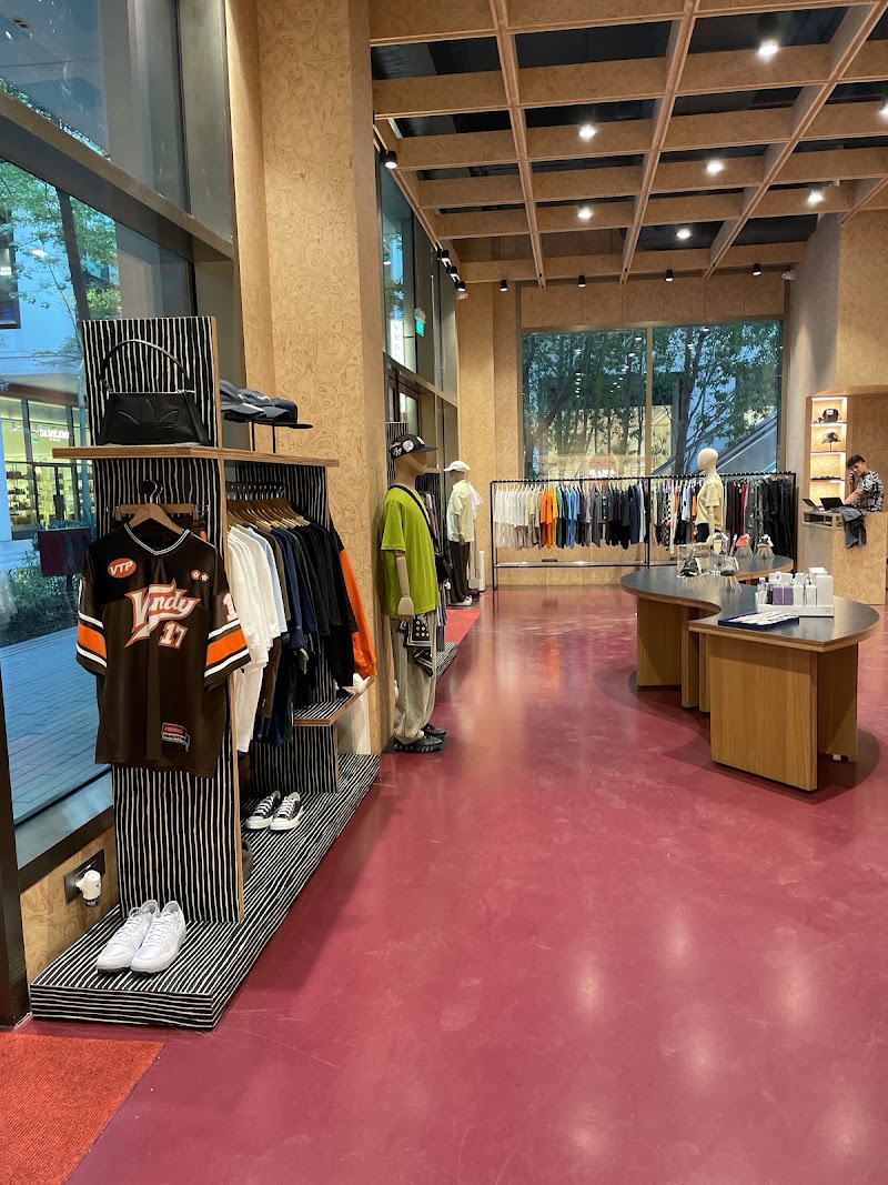 VegNonVeg - VegNonVeg Shop number 8C , Ground Floor, IREO Grand View High Street Mall, Golf Course Ext Rd, Sector 59, Gurugram, Haryana 122098, India