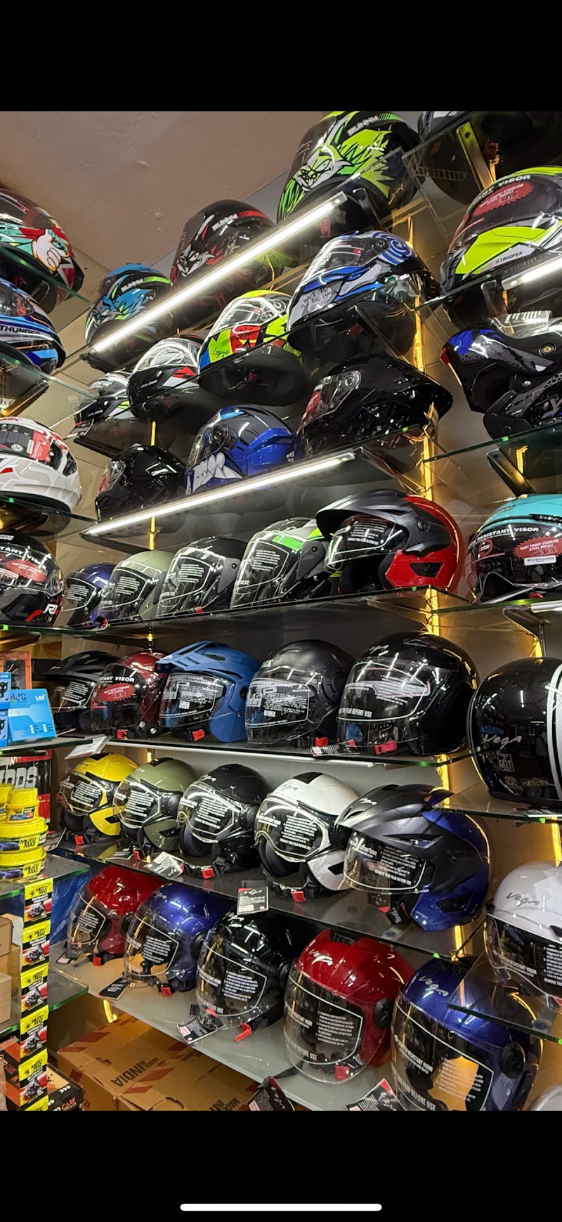 SKN MOTO WIZARD (HELMETS, TWO WHEELER ACCESSORIES and SPARES) - SKN MOTO WIZARD (HELMETS, TWO WHEELER ACCESSORIES and SPARES) 10, MASJID-E-NOOR Complex, No 21, Hosur Rd, Santhosapuram, madiwala, Koramangala, Bengaluru, Karnataka 560068, India