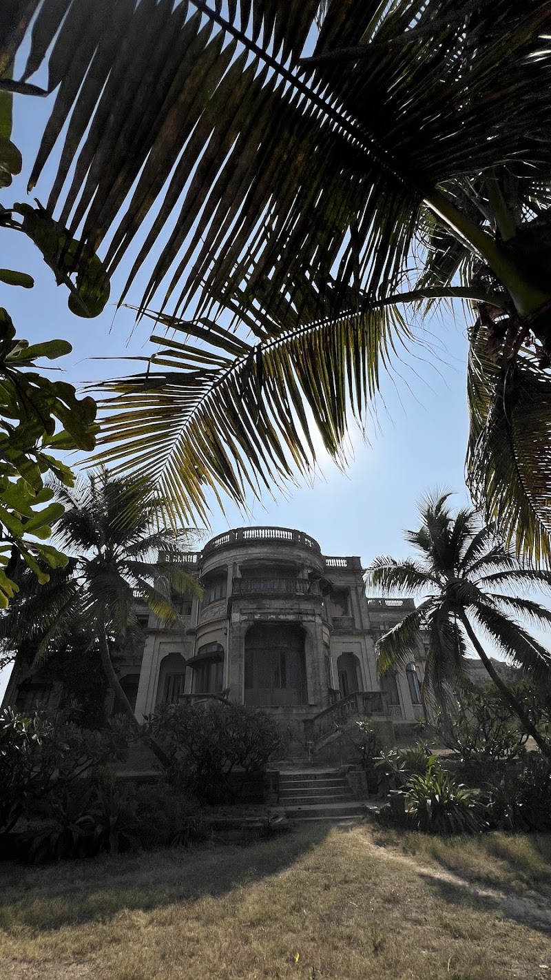 Huzoor Palace, Porbandar - Huzoor Palace, Porbandar, Near Chopati, Beach and Kankani Temple, Uttara Rd, GEB Colony, Porbandar, Gujarat 360575, India