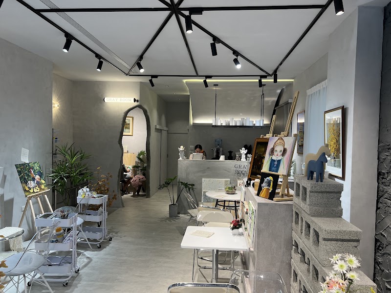 Gray Room 灰房間｜畫畫咖啡廳｜寵物友善｜預約制洽官方Line｜不定期公休 - Gray Room 灰房間｜畫畫咖啡廳｜寵物友善｜預約制洽官方Line｜不定期公休 No. 12號, Sanhe 1st St, Puren Village, Zhongli District, Taoyuan City, Taiwan 320
