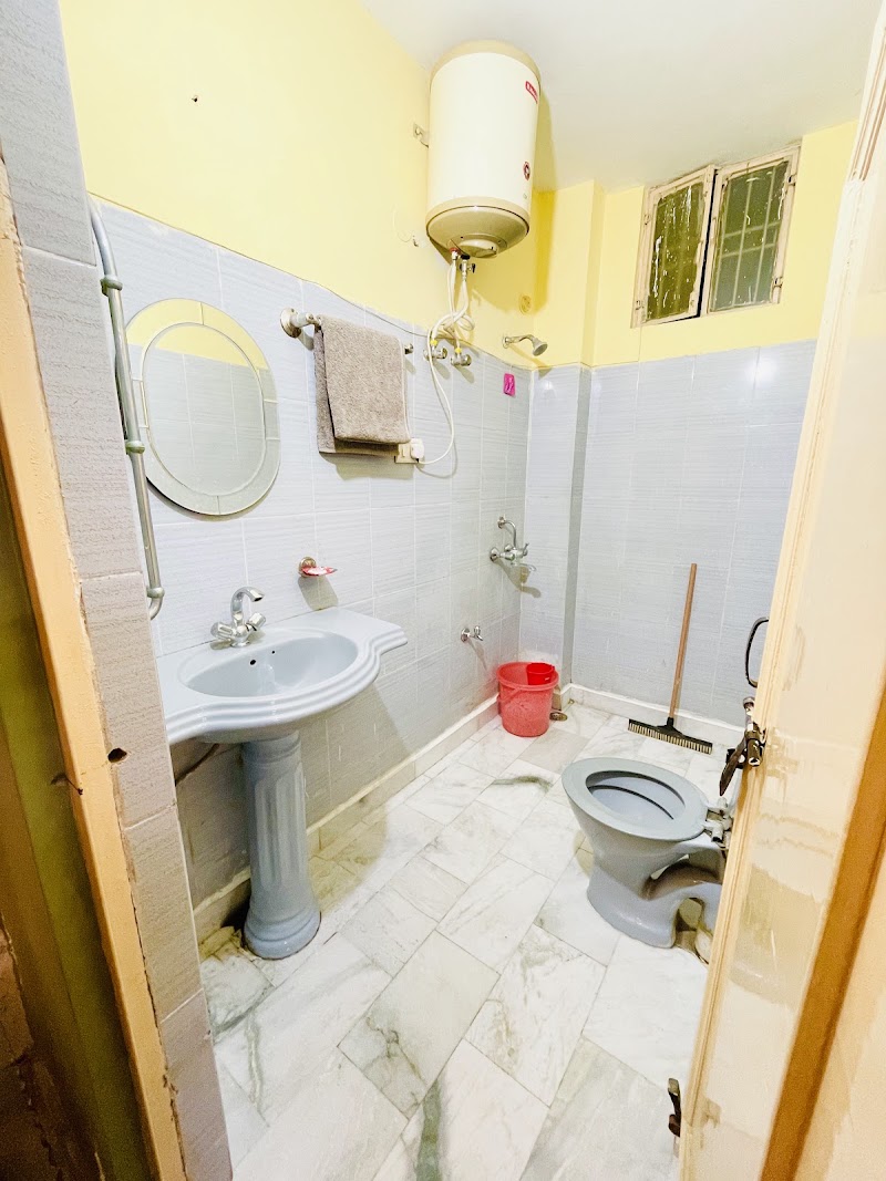 Hashmi Guest House - Hashmi Guest House, Noor Bagh, Ameer Nishan Market, Hasan Manzil Rd, Civil Lines, Aligarh, Uttar Pradesh 202001, India