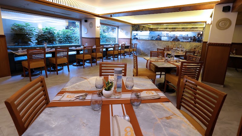 Hotel Amar - Hotel Amar Fatehabad Rd, Tourist Complex Area, Near Man Singh Palace, Vibhav Nagar, Tajganj, Agra, Uttar Pradesh 282001, India