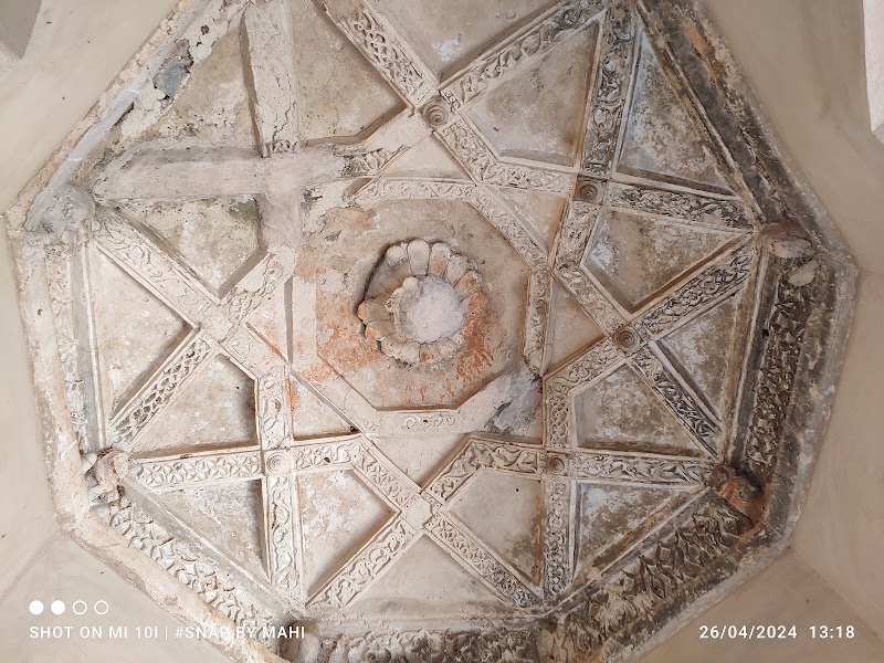 Queen's Bathhouse - Queen's Bathhouse, 8F7C+9X9, Kamalapura, Karnataka 583221, India