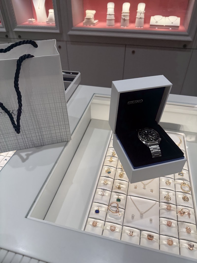 KAY DELUXE - Jewelry, Watches & Co. - KAY DELUXE - Jewelry, Watches & Co. Linzer G. 72, 5020 Salzburg, Austria