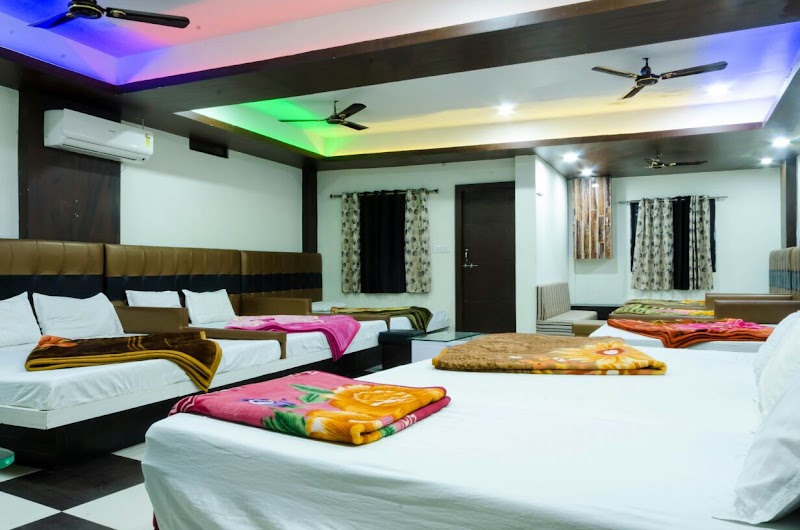 Hotel Shree Dwarkadhish Palace - Hotel Shree Dwarkadhish Palace 8,9/1 Rajabhau, Mahakal Marg, Bakshi Bazar, Kartik Chowk, Ujjain, Madhya Pradesh 456006, India