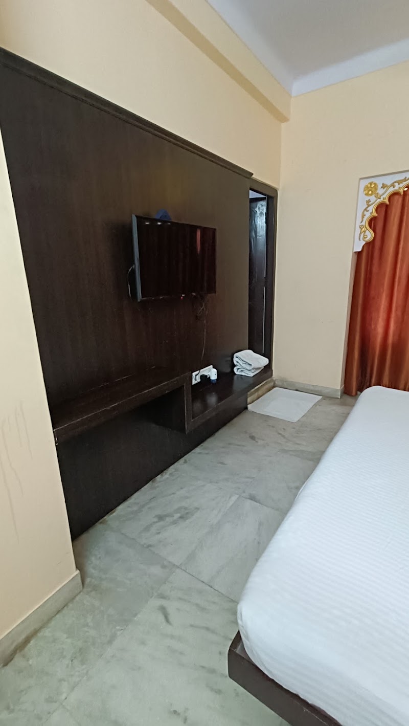Hotel Kalika Palace - Hotel Kalika Palace Ambav Garh, F-18, near Fateh Sagar Lake, opp. Hotel Hilltop, Ambamata, Udaipur, Rajasthan 313001, India